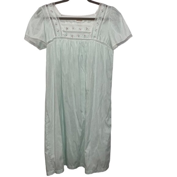 Barbizon Small Light Blue Vintage Nightgown Lace & Smocked Chest - Picture 4 of 9